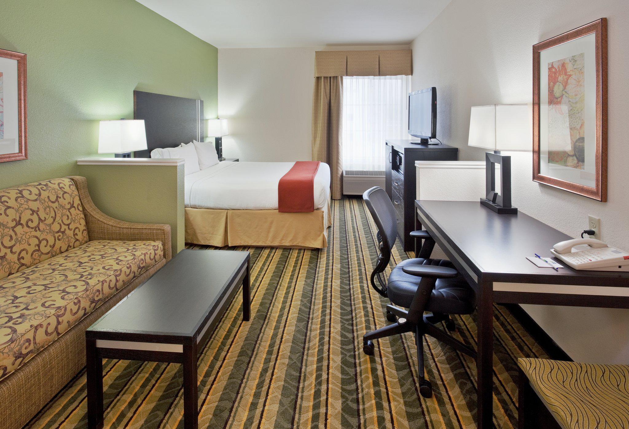 Holiday Inn Express & Suites Berkeley Photo