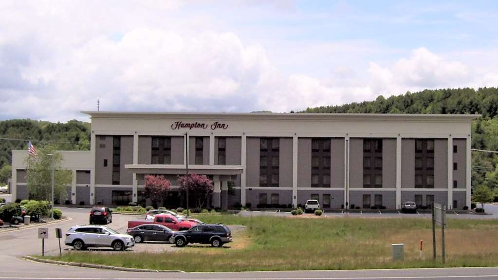 Hampton Inn Hillsville Image