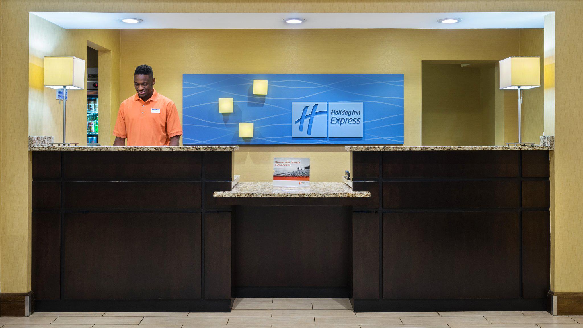Holiday Inn Express Charleston-Civic Center Photo