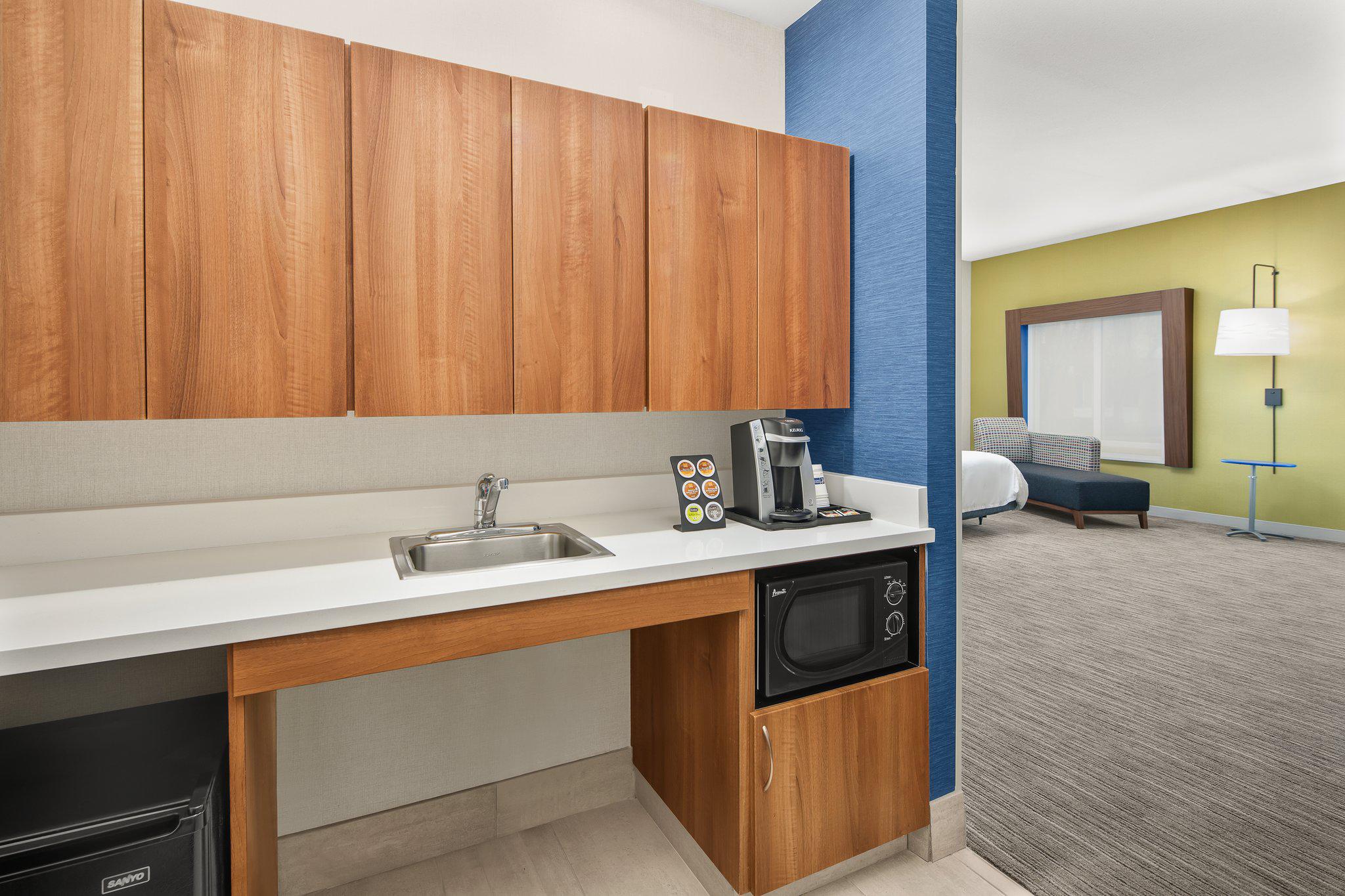 Holiday Inn Express & Suites Sacramento Airport Natomas Photo