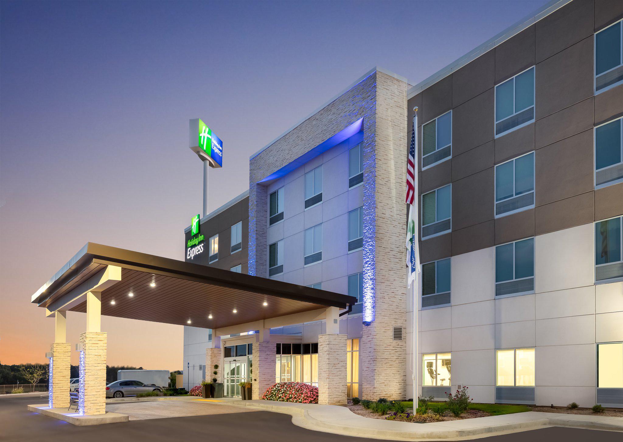 Holiday Inn Express Calhoun South Photo