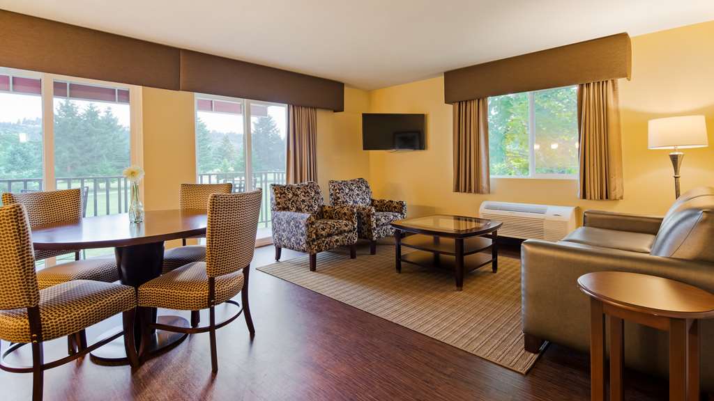 Best Western Plus Plaza by the Green Image