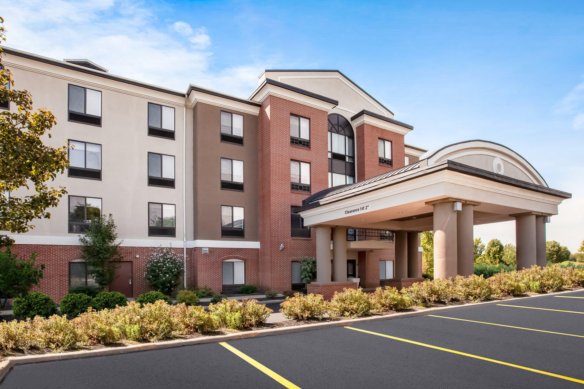 Holiday Inn Express & Suites Cleveland-Richfield Photo