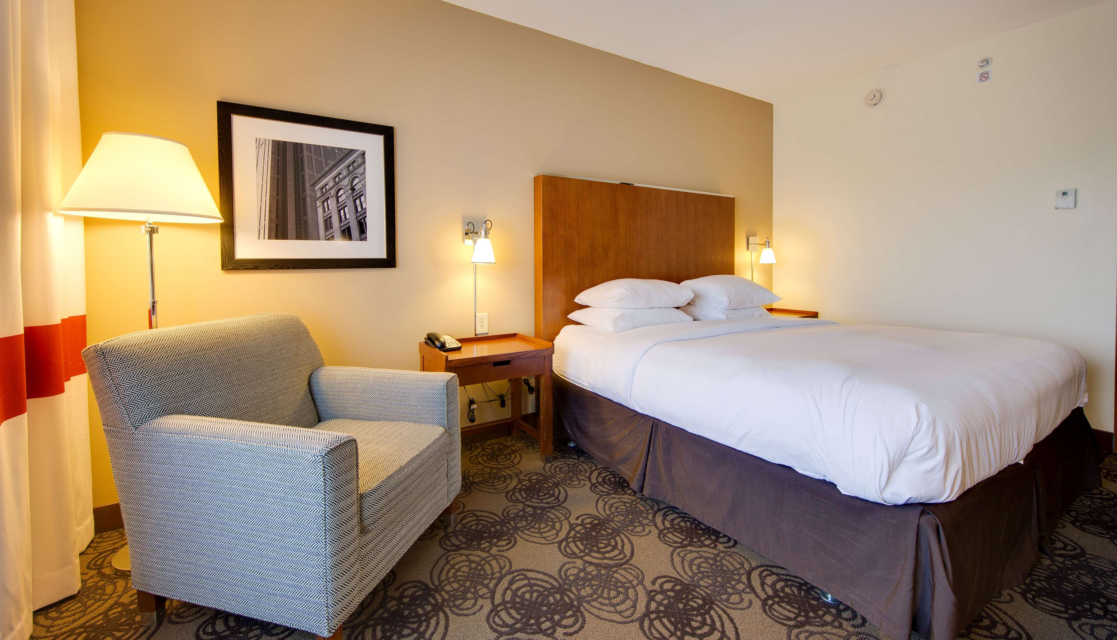 DoubleTree by Hilton Hotel Raleigh - Cary Photo