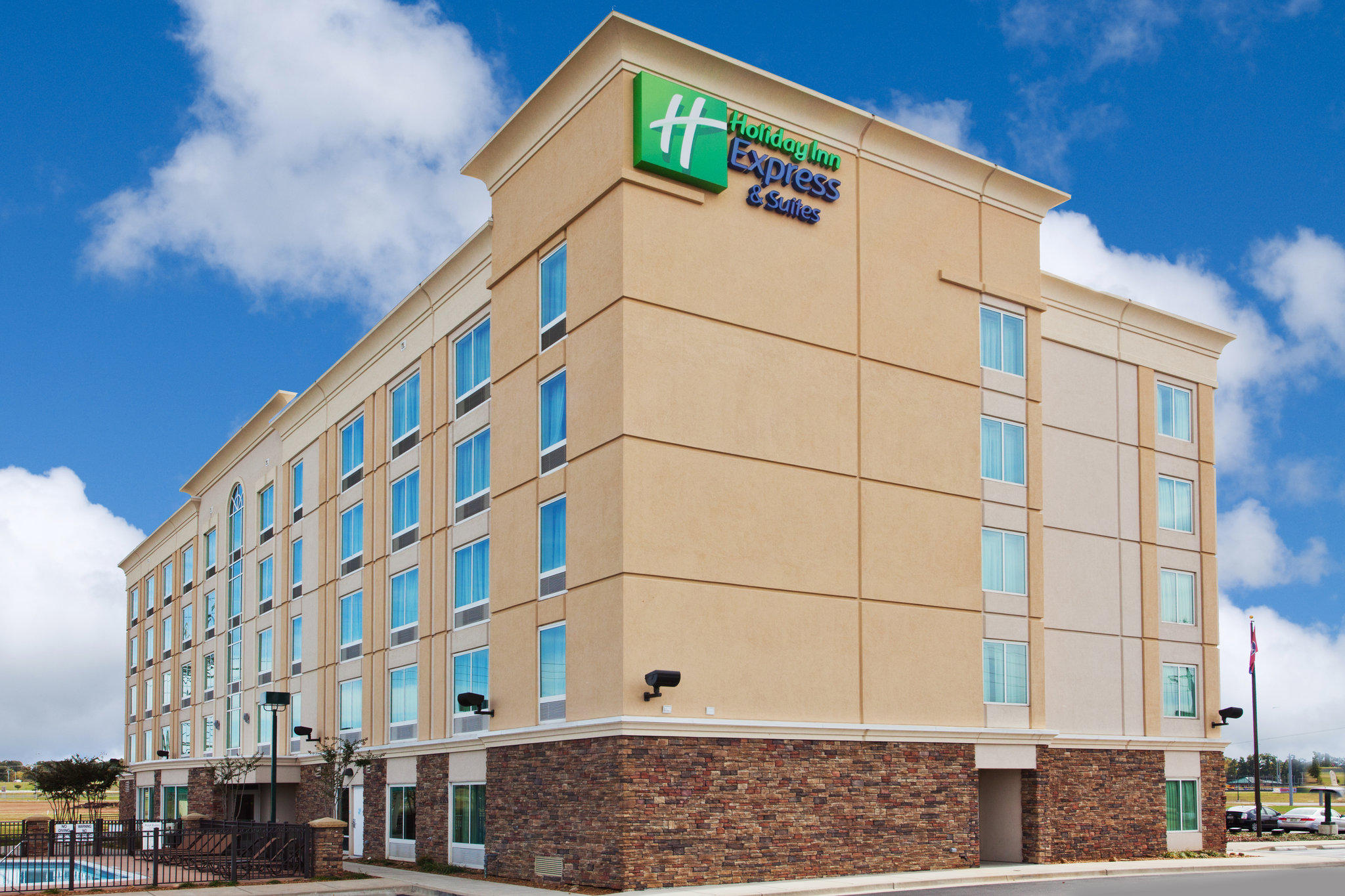 Holiday Inn Express & Suites Jackson Northeast Photo