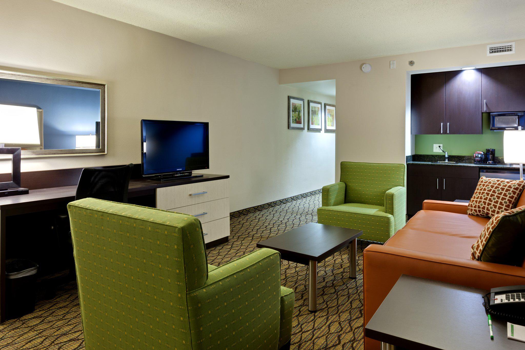 Holiday Inn & Suites Atlanta Airport-North Photo