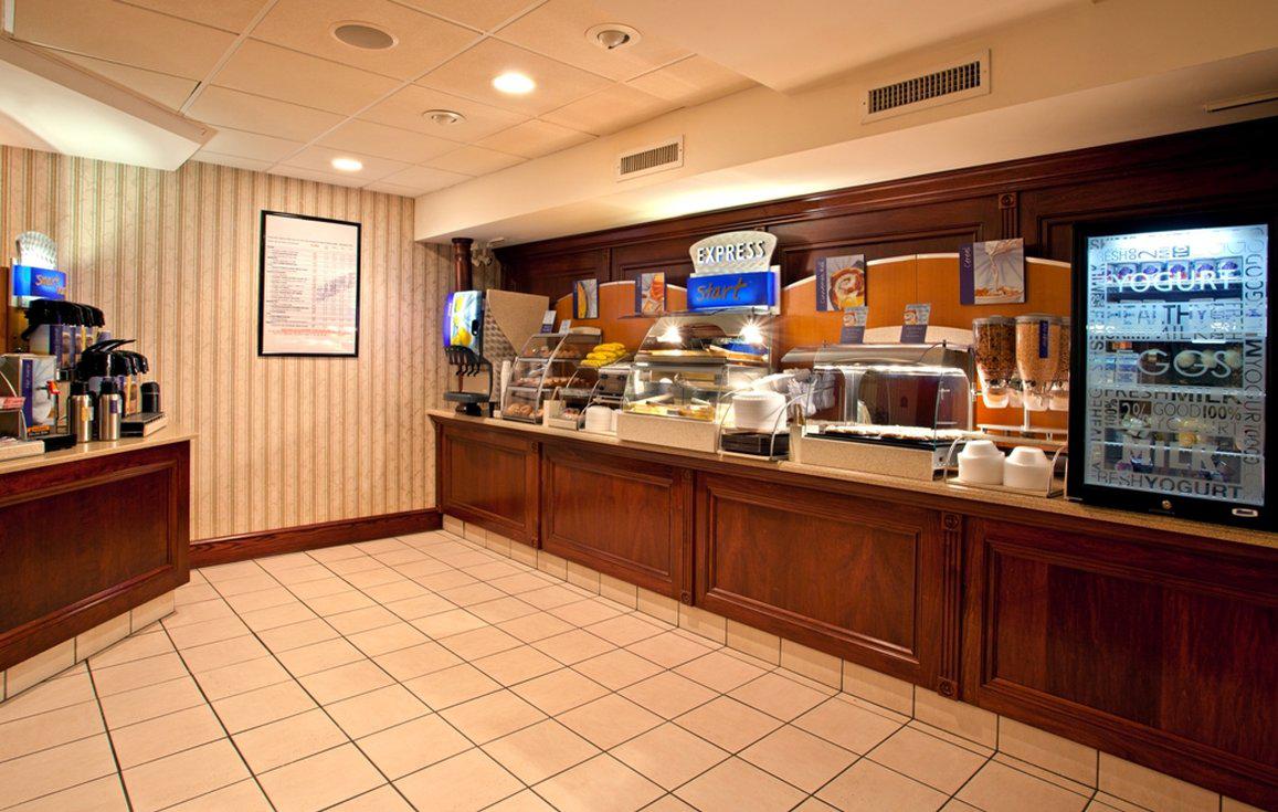 Holiday Inn Express & Suites Wadsworth Photo