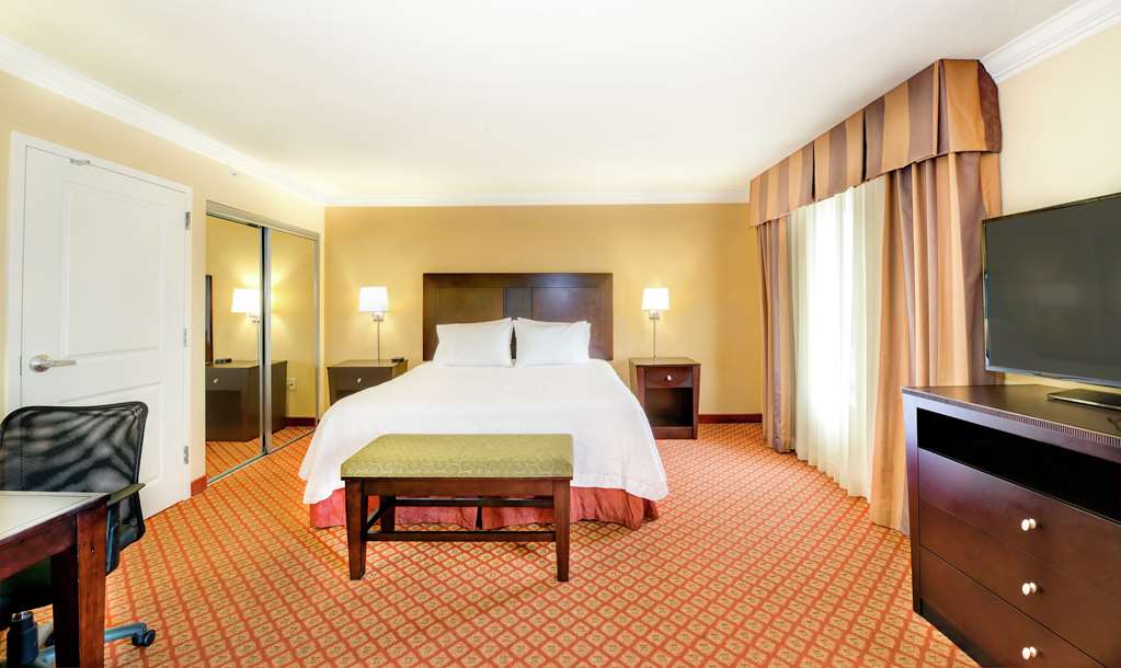 Hampton Inn & Suites Scottsboro Image