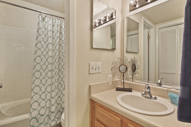 Images Camden Foxcroft Apartments