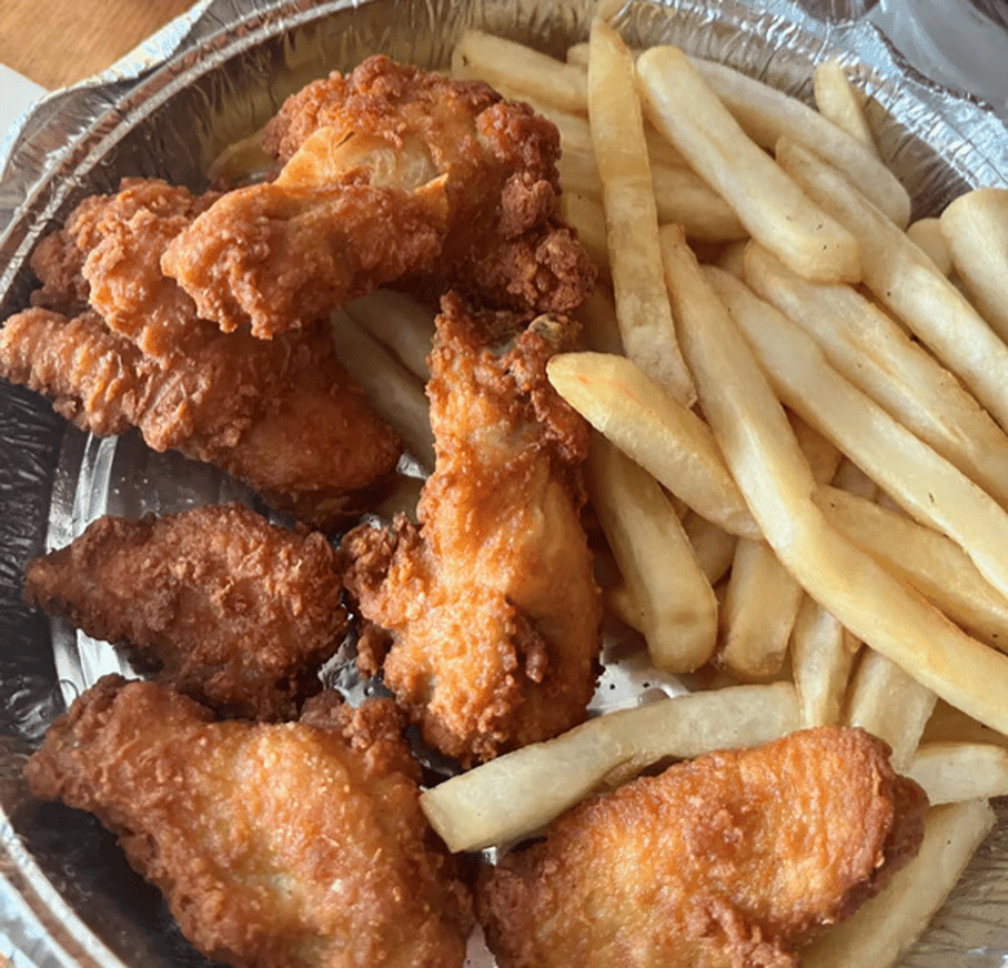 BBQ Wings with Fries