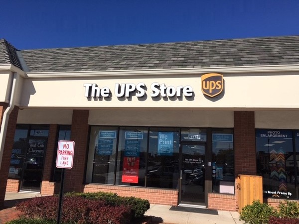 Facade of The UPS Store Creve Coeur
