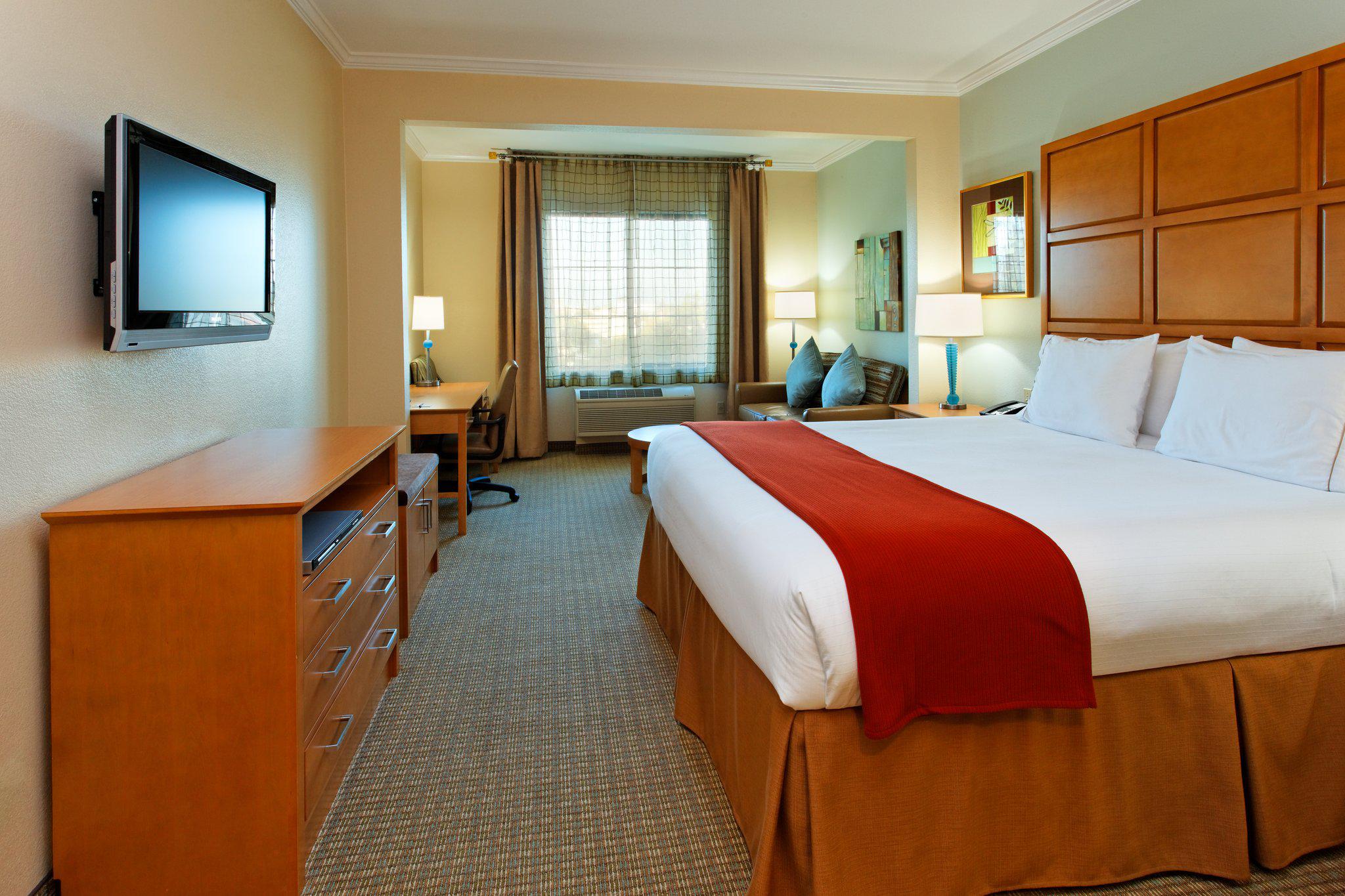 Holiday Inn Express & Suites Santa Clara - Silicon Valley Photo