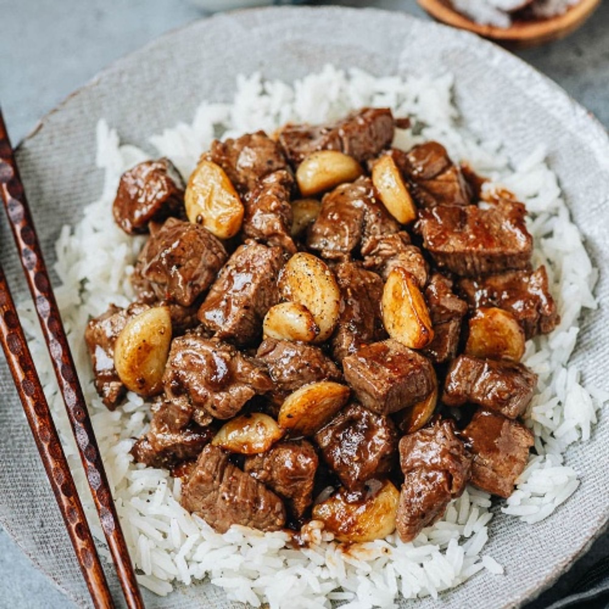 L. Beef Garlic Sauce