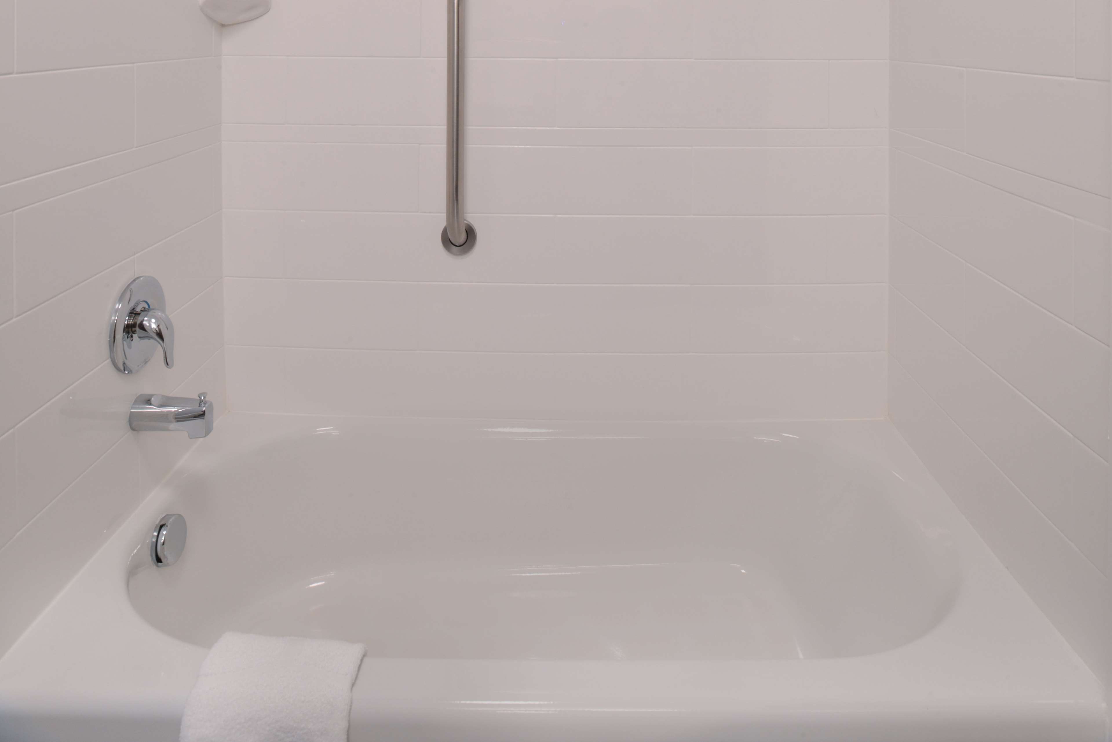 Guest room bath