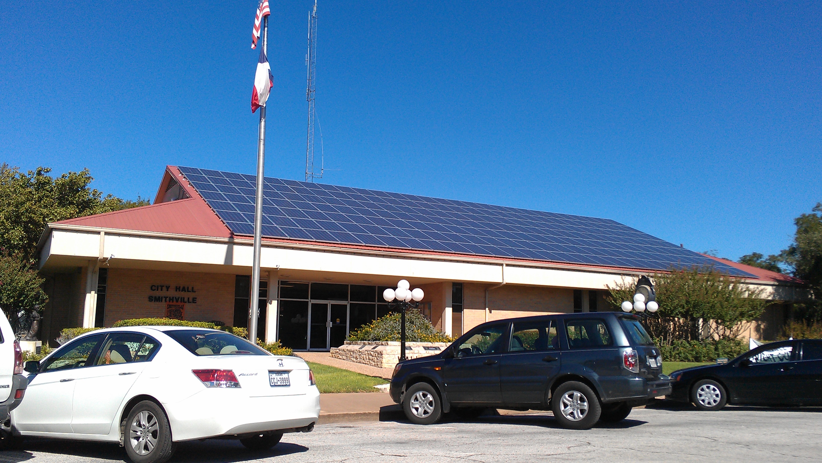 Smithville texas city hall even has gone solar! our sales team has helped place PV systems on projects large and small. call us today!