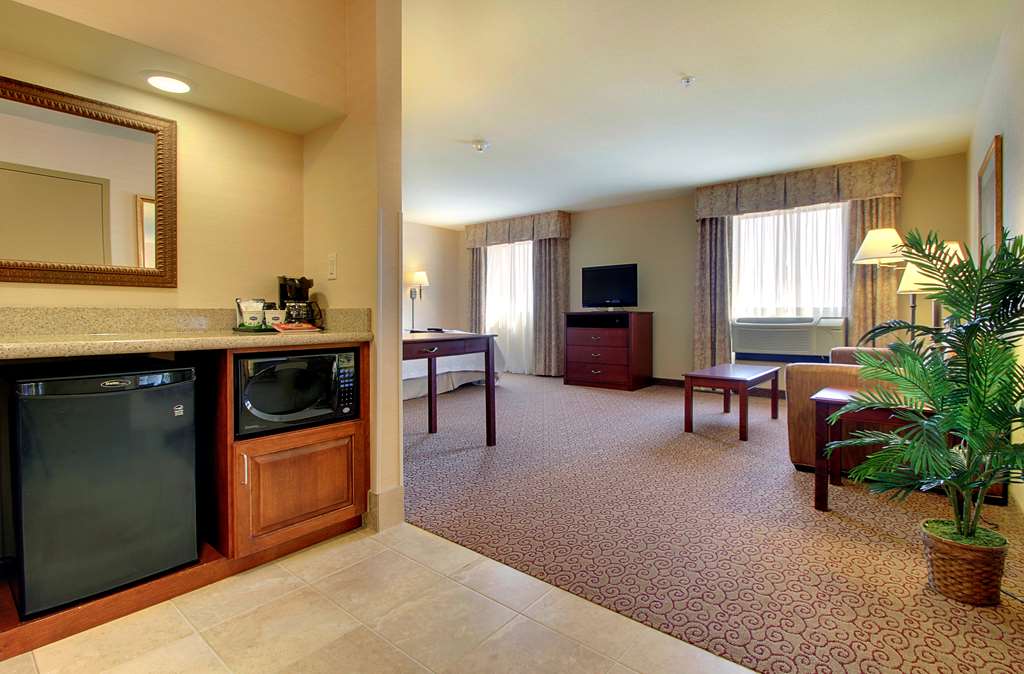 Hampton Inn & Suites by Hilton West Bend Image