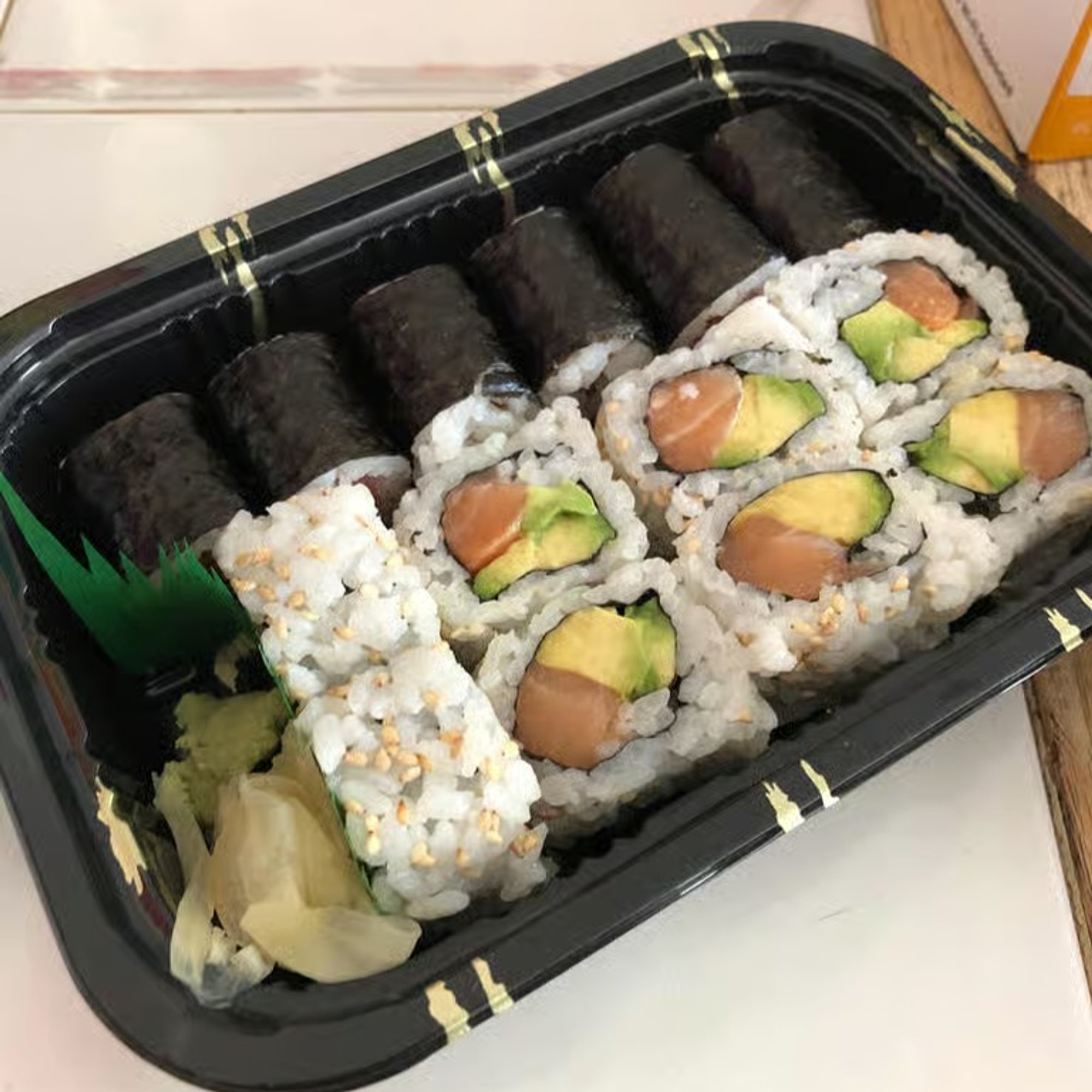 Salmon Avocado Maki