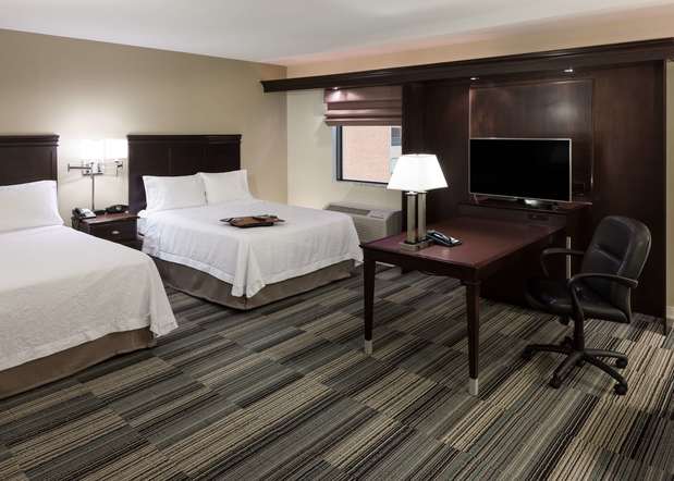 Images Hampton Inn & Suites Omaha-Downtown