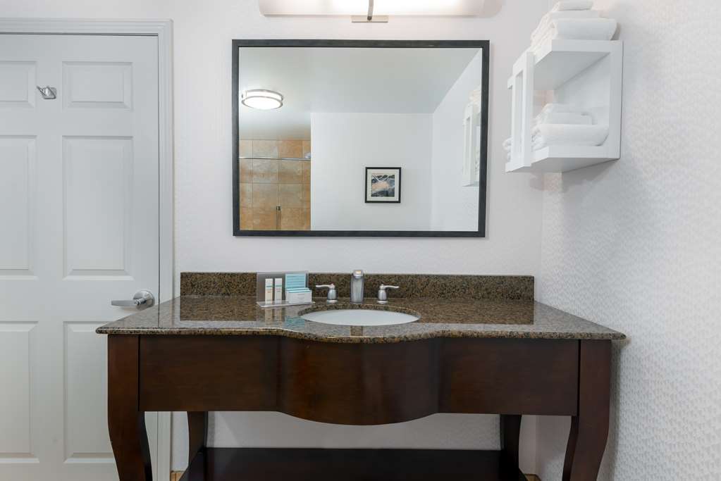 Hampton Inn & Suites Buffalo Downtown Image