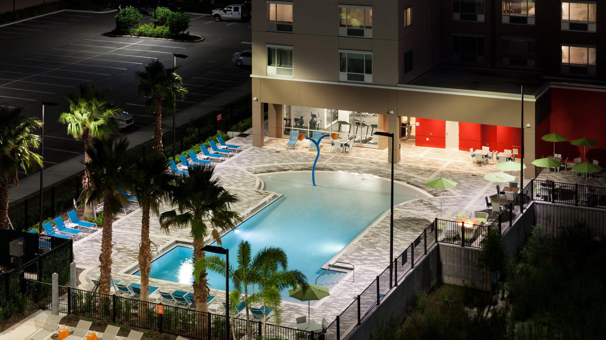 Holiday Inn Express & Suites Orlando at Seaworld Photo