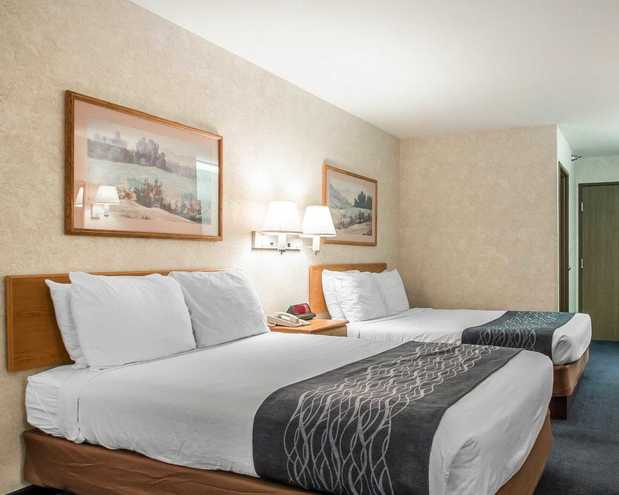 Images Econo Lodge Inn & Suites Lake Of The Ozarks
