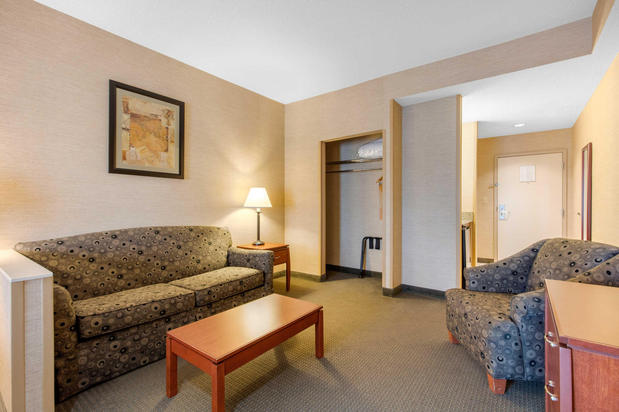 Images Quality Inn & Suites Benton - Draffenville