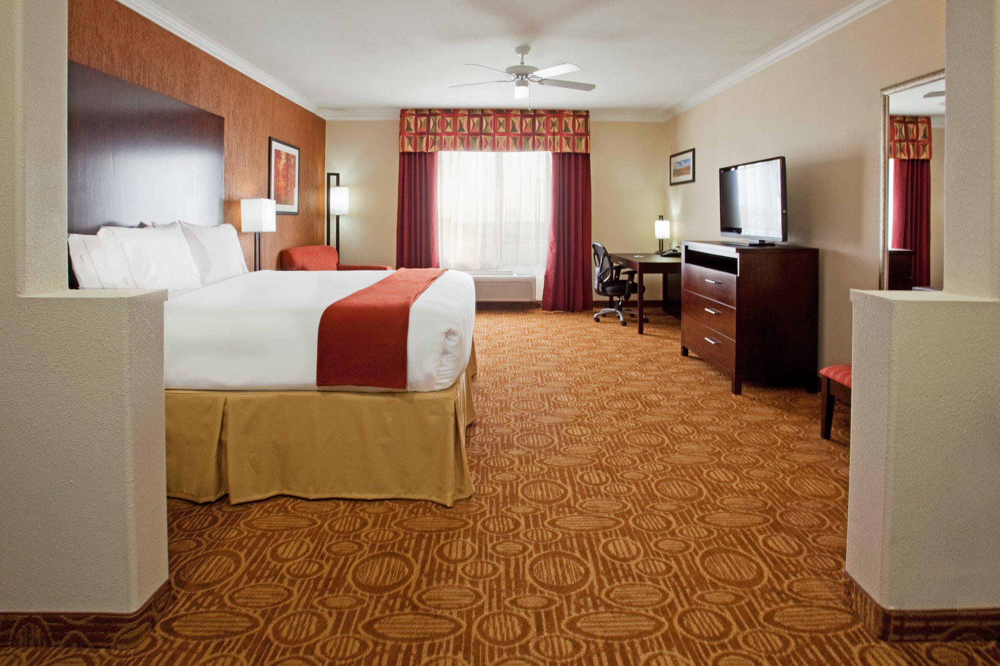 Holiday Inn Express & Suites Katy Photo