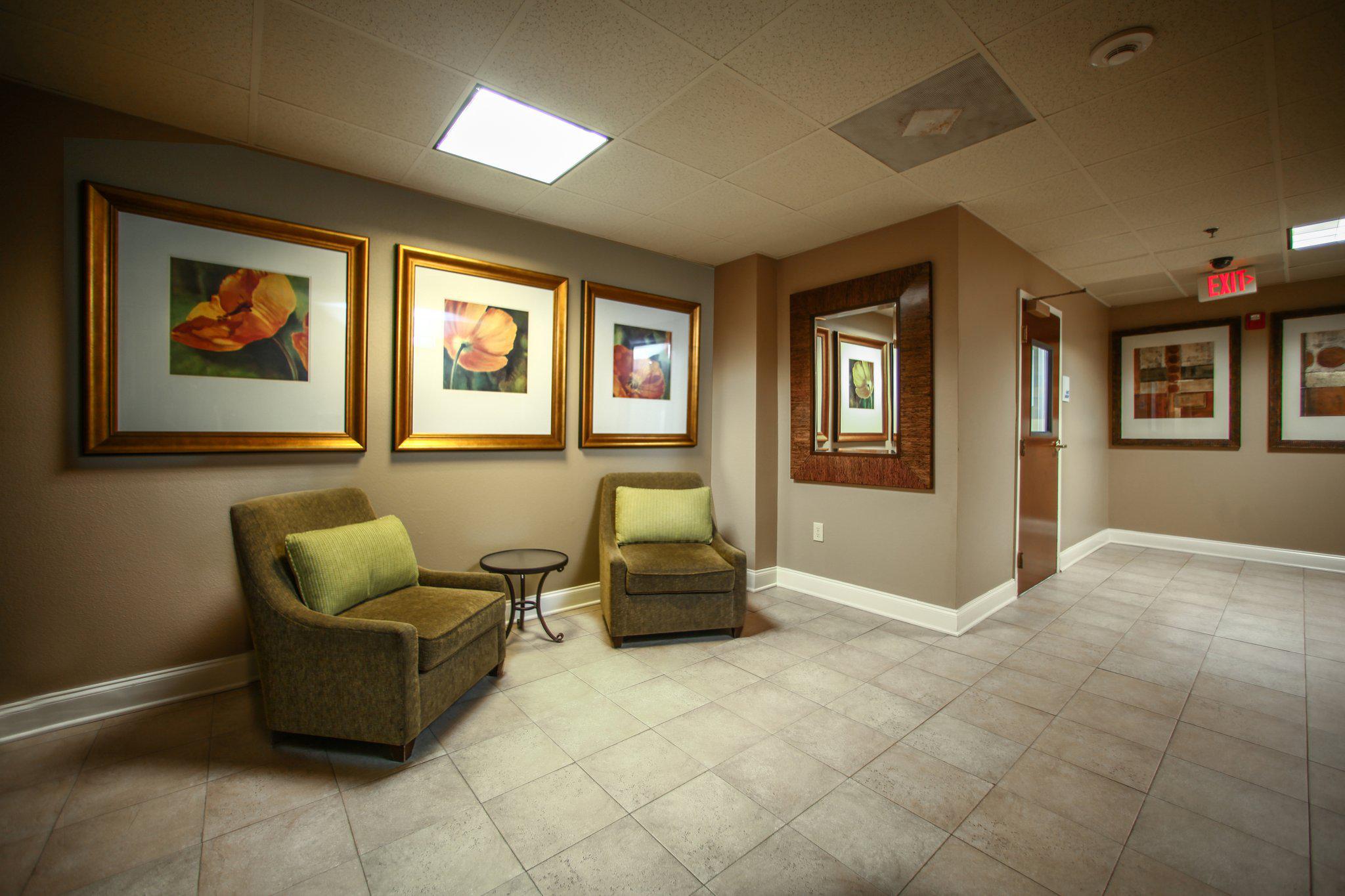 Holiday Inn Express & Suites Atlanta-Emory University Area Photo