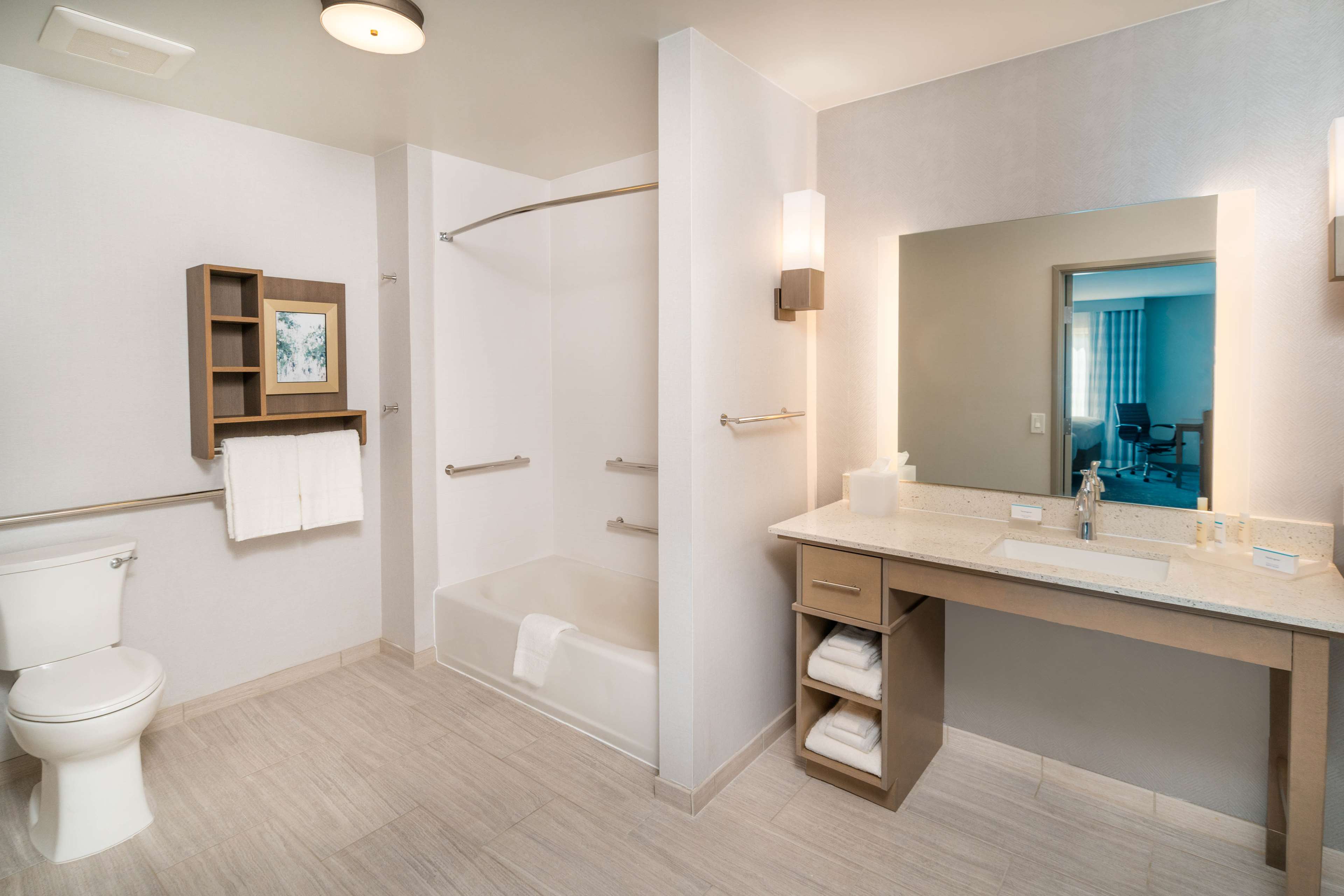 Guest room bath