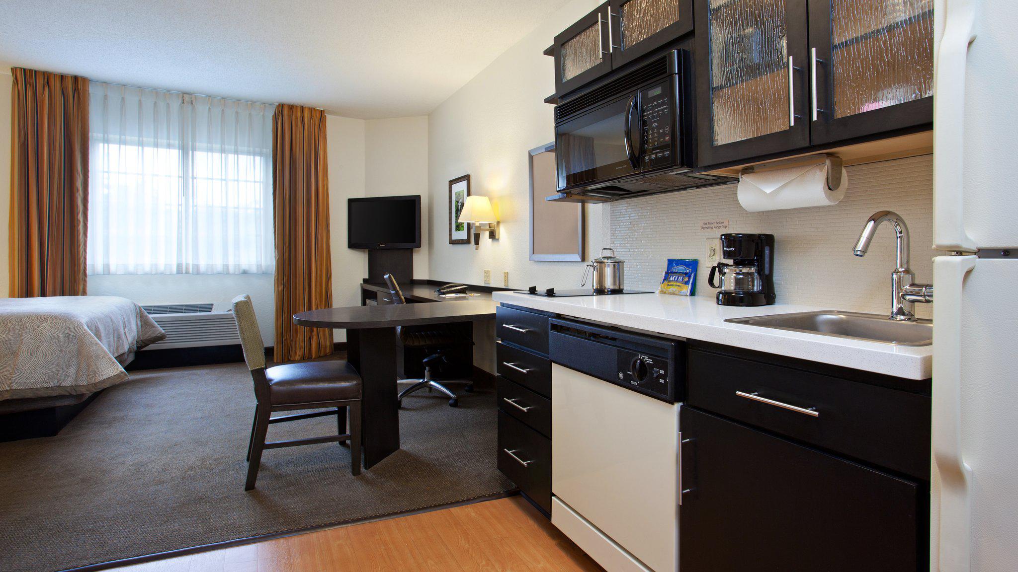 Candlewood Suites Charlotte-University Photo