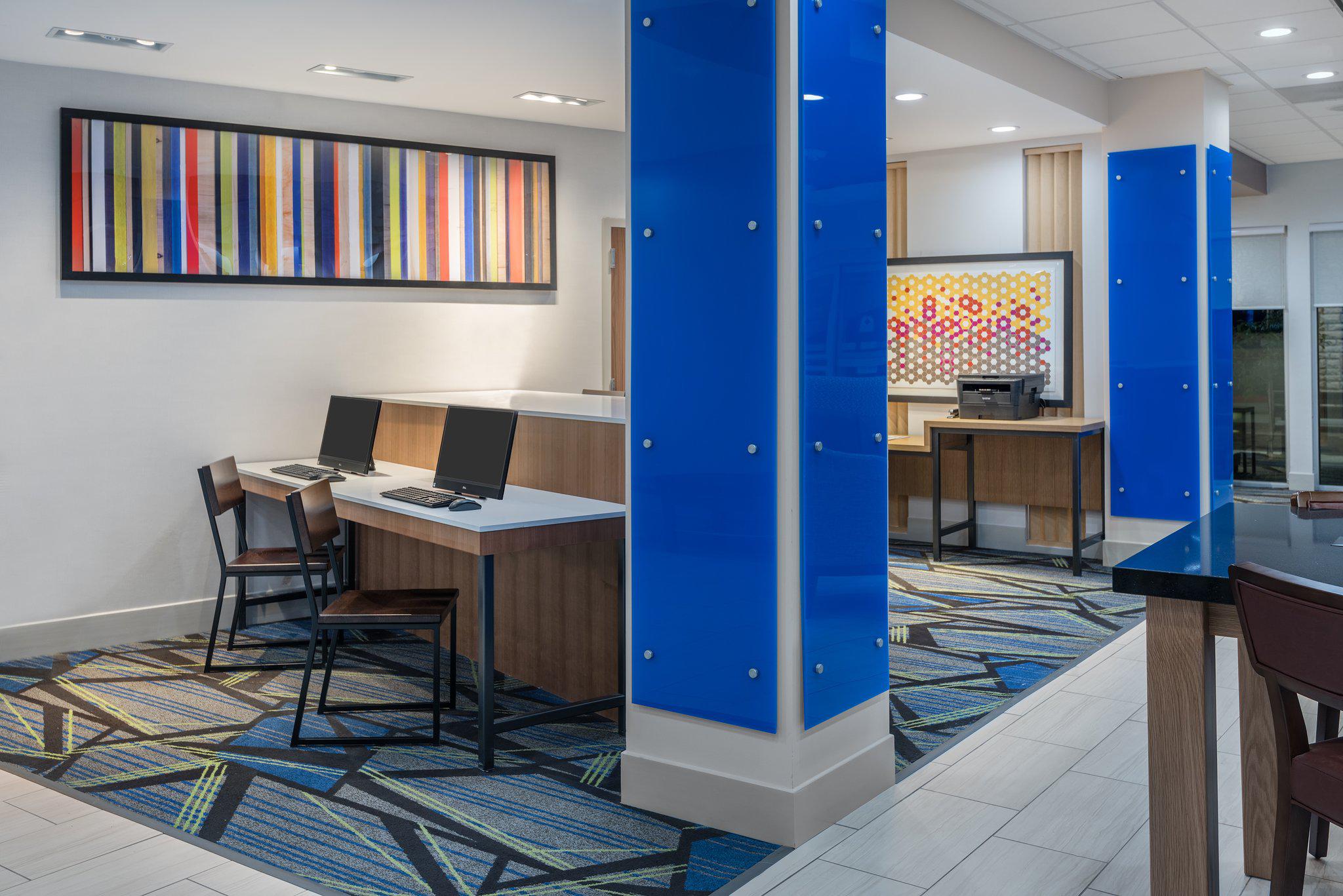 Holiday Inn Express & Suites Sugar Land SE - Missouri City Photo