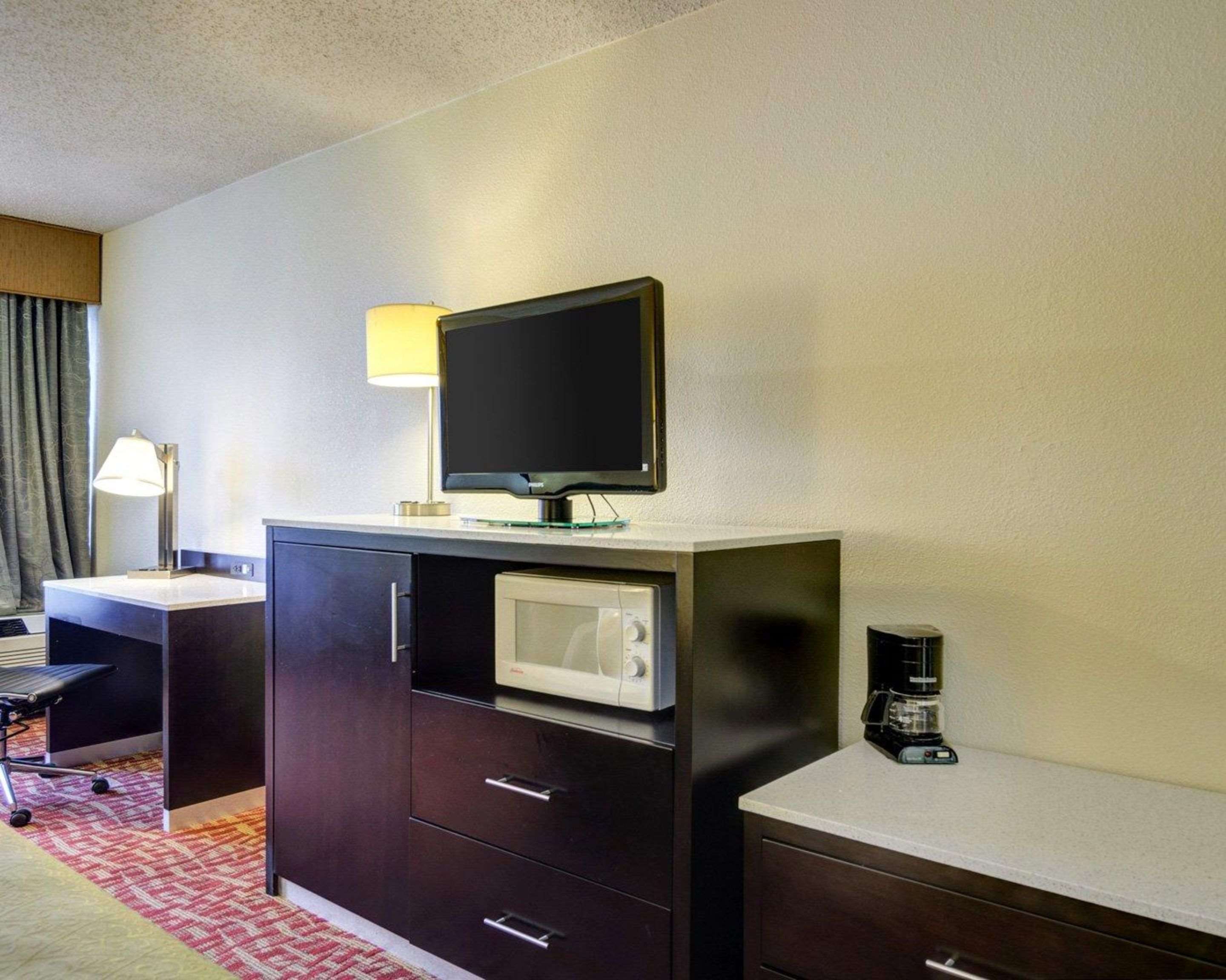 Quality Inn Fort Smith I-540 Photo