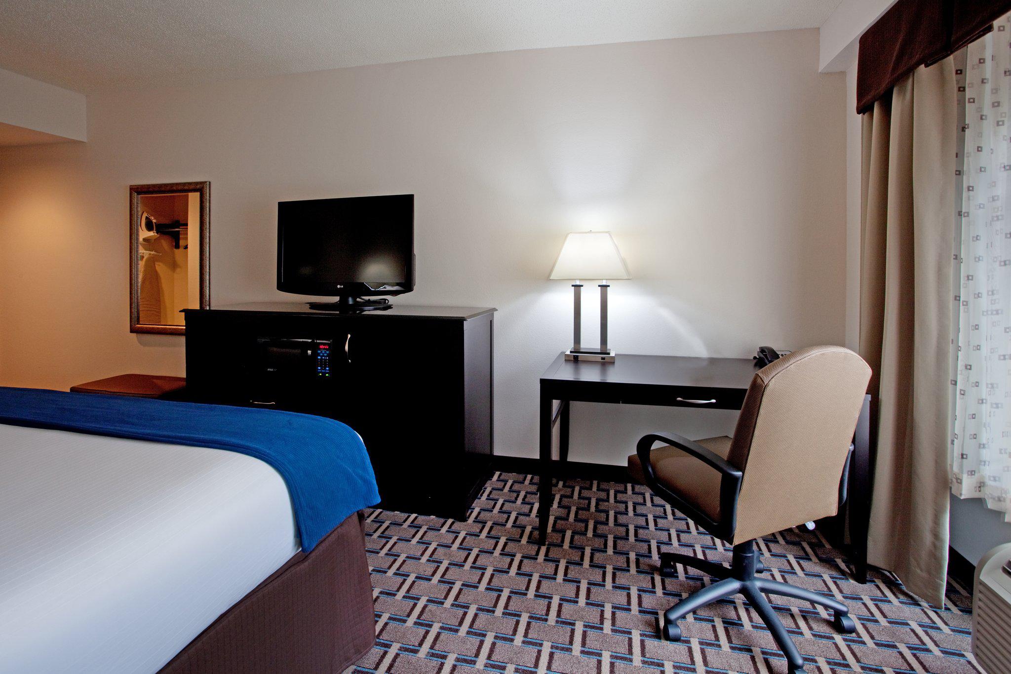 Holiday Inn Express & Suites Hope Mills-Fayetteville Arpt Photo