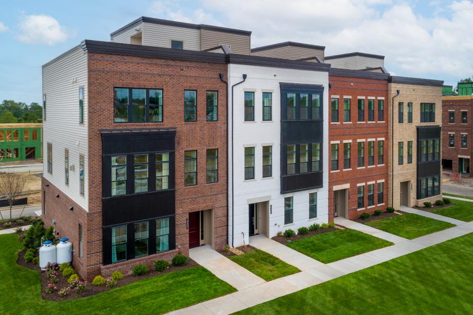 Elevator townhomes in Ashburn, VA