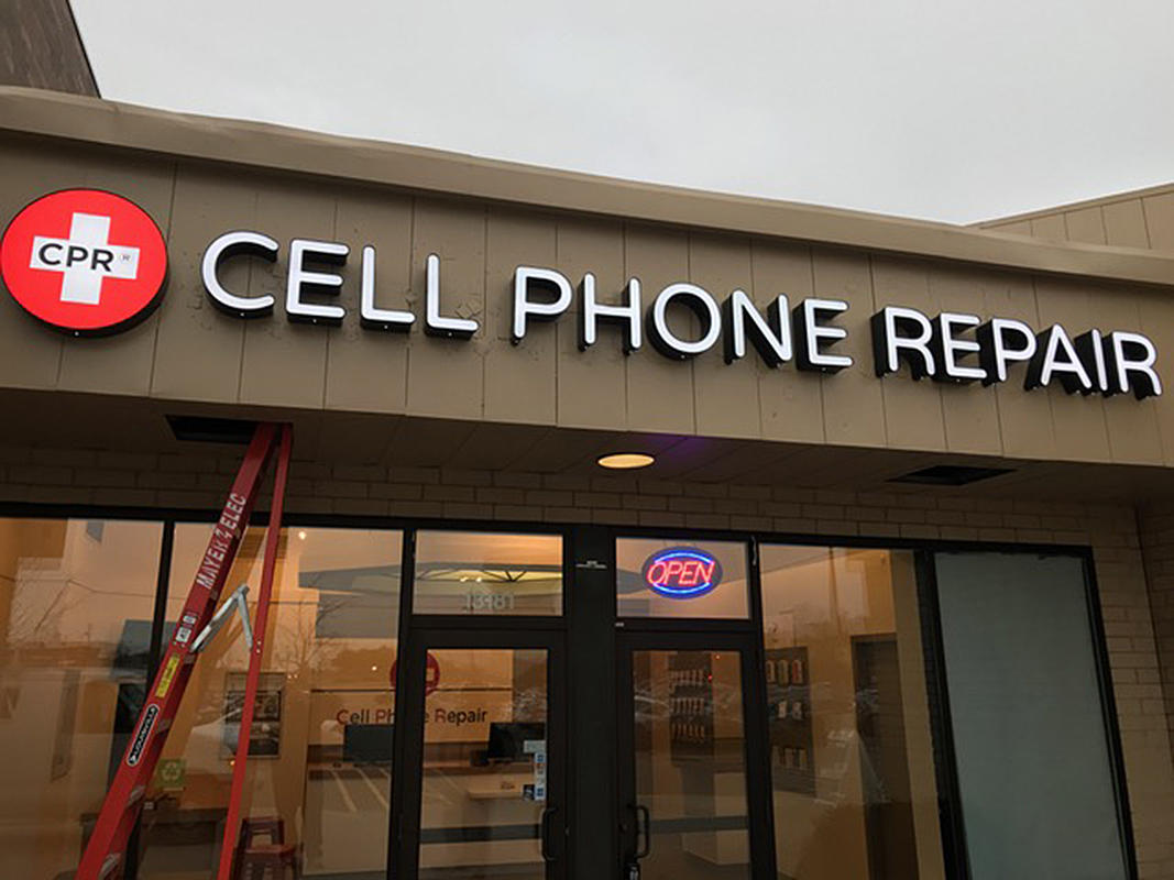 CPR Cell Phone Repair Minnetonka Photo