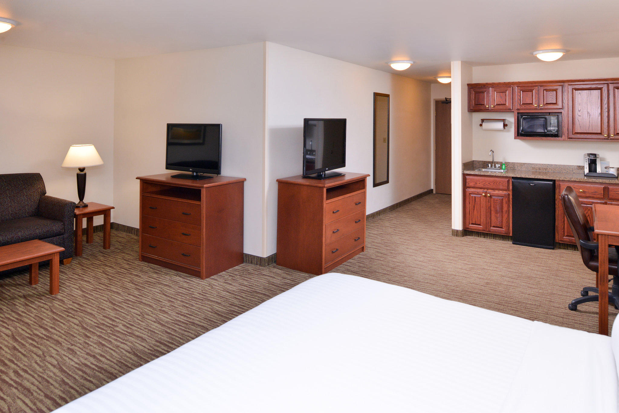 Holiday Inn Express & Suites Sioux Falls at Empire Mall Photo