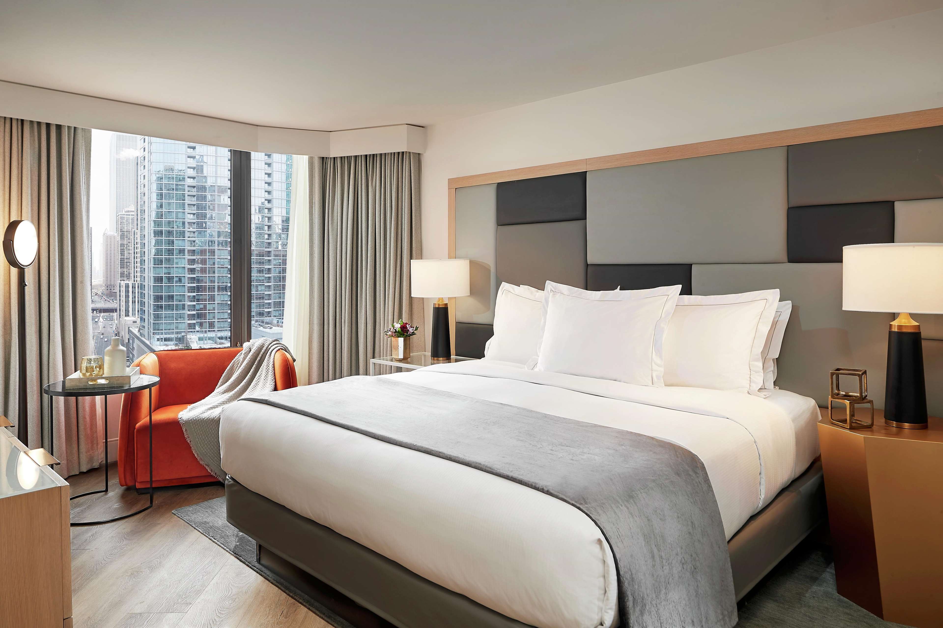 DoubleTree by Hilton Hotel Chicago - Magnificent Mile Photo