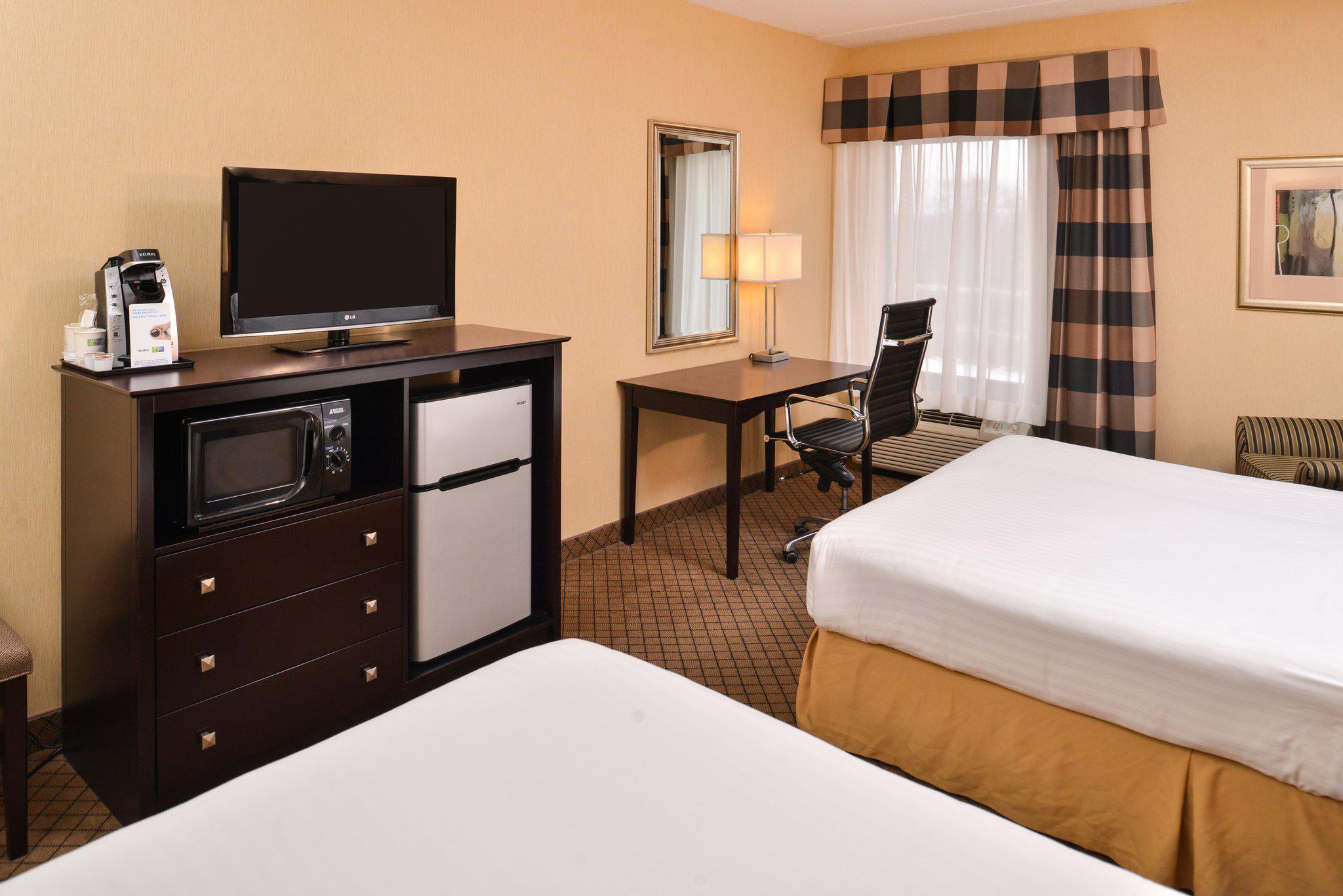 Holiday Inn Express Lewisburg/New Columbia Photo