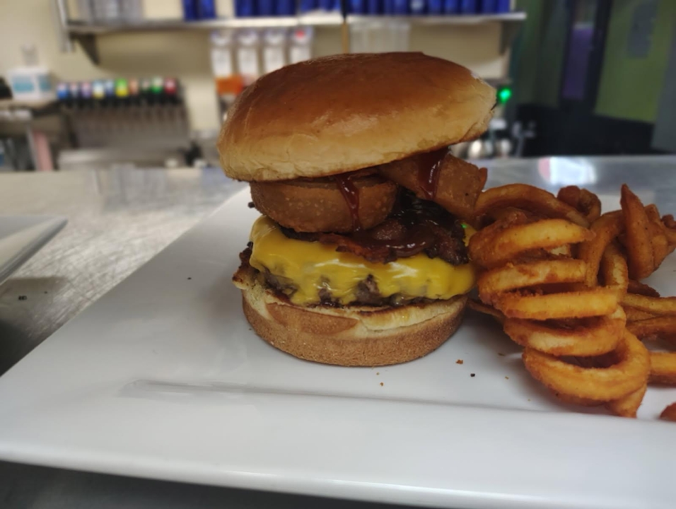 Lucky's BBQ Burger