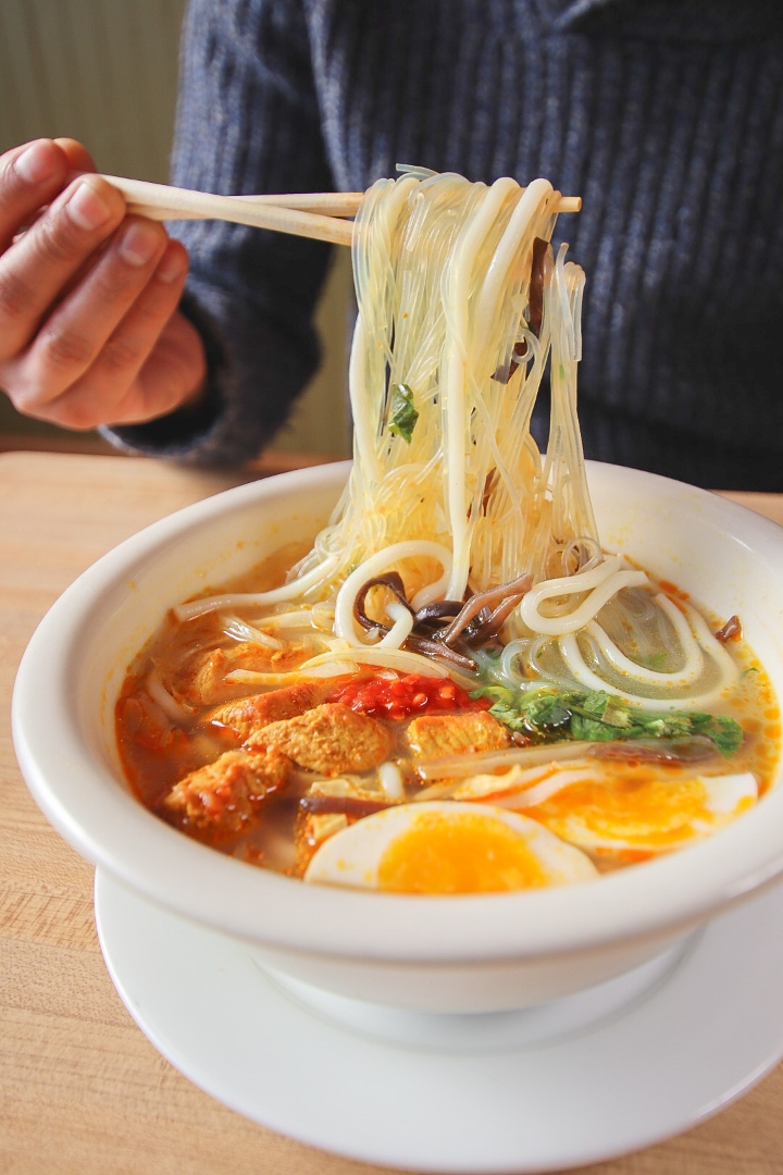 Spicy Chicken Noodle Soup (JarZanHinGa) ကြာဇံဟင်းခါး