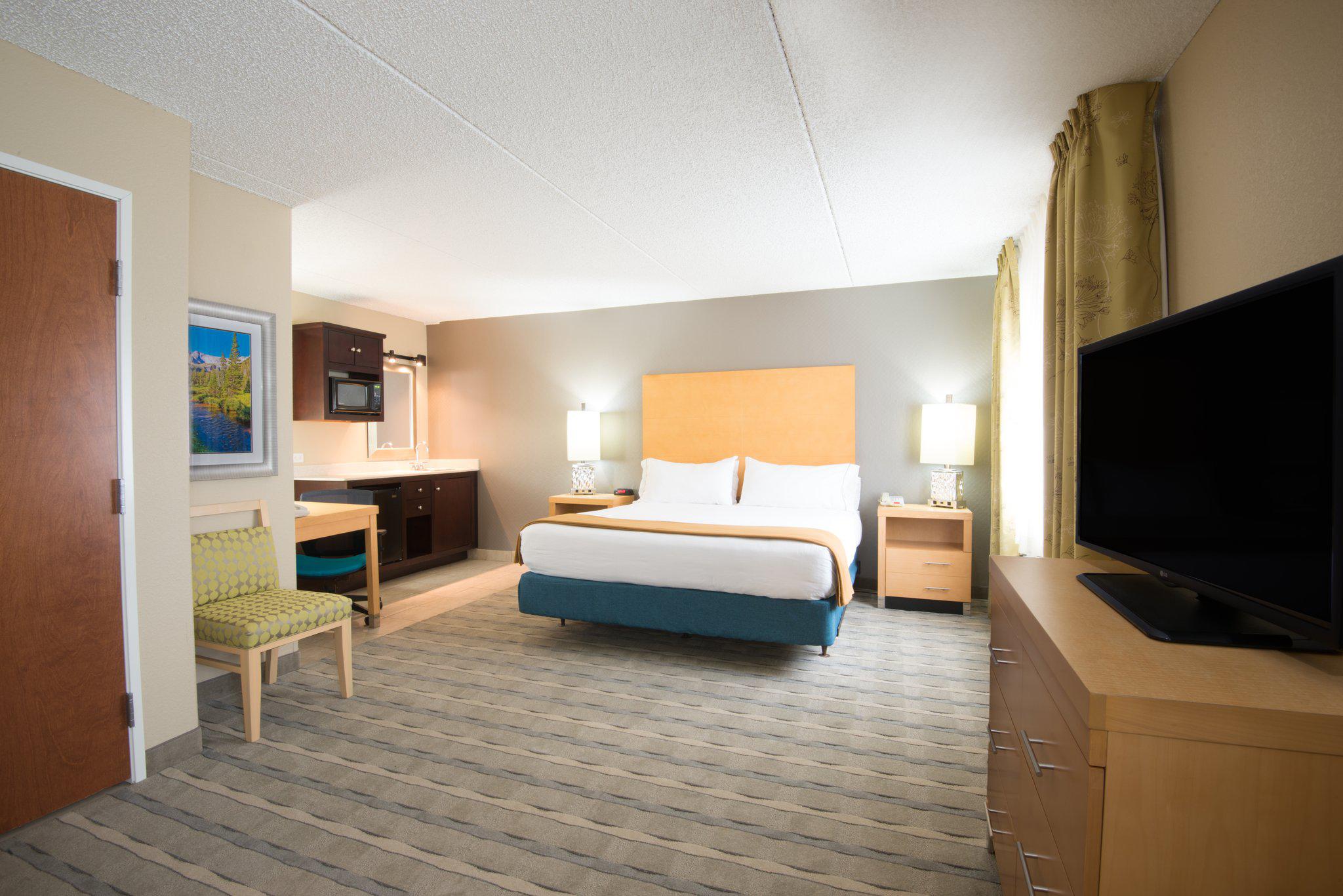 Holiday Inn Express & Suites Wheat Ridge-Denver West Photo