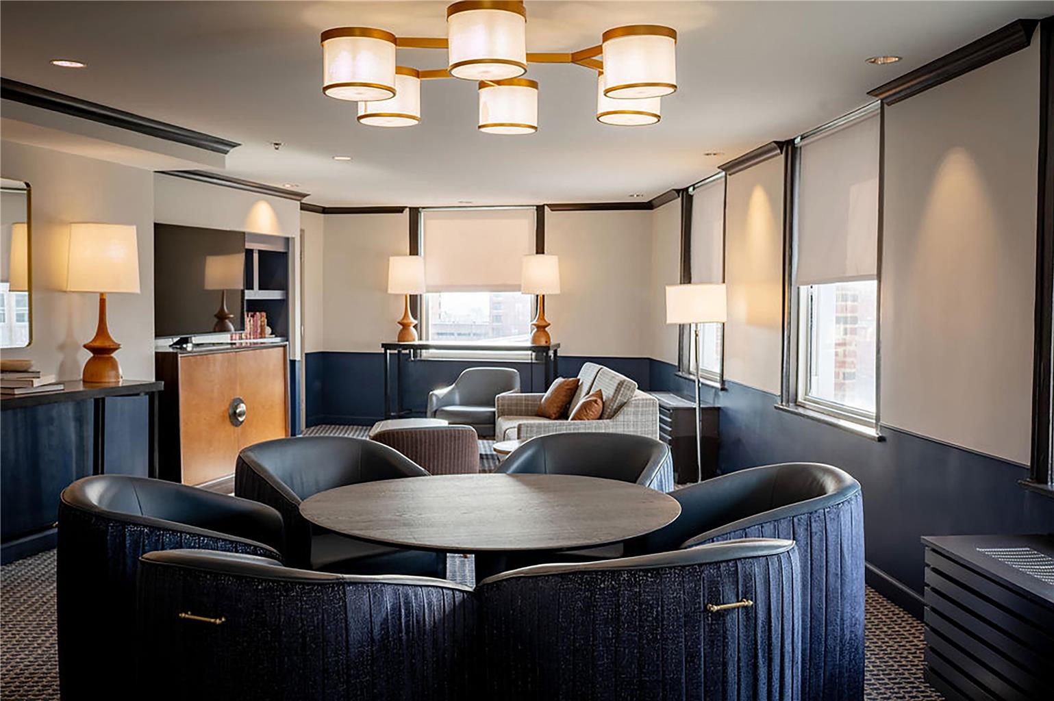 Hilton Orrington/Evanston Image