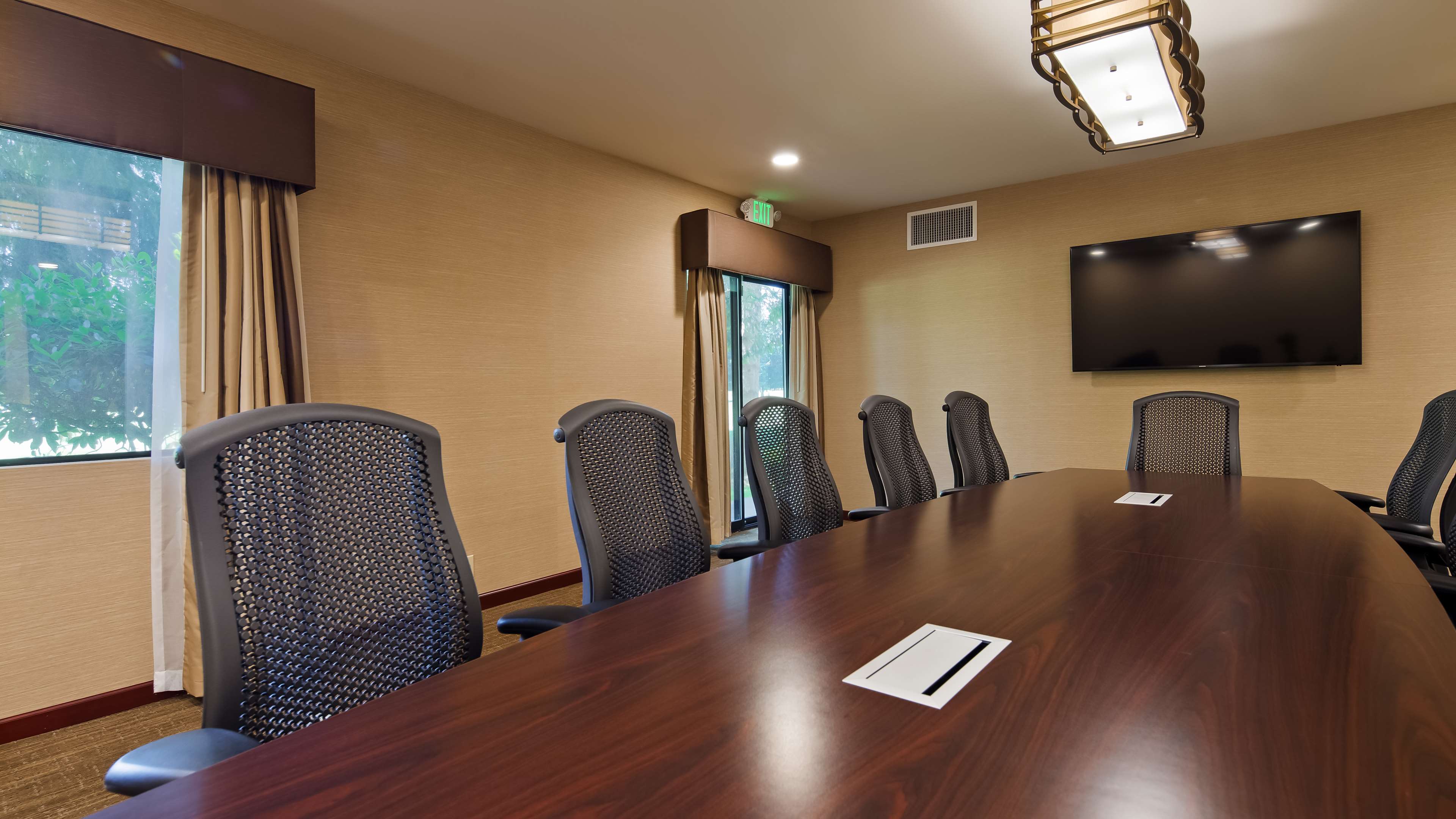 Best Western Plus Plaza by the Green Photo