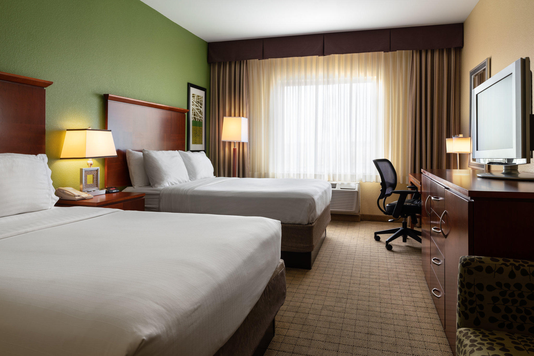 Holiday Inn Express & Suites Denver Airport Photo