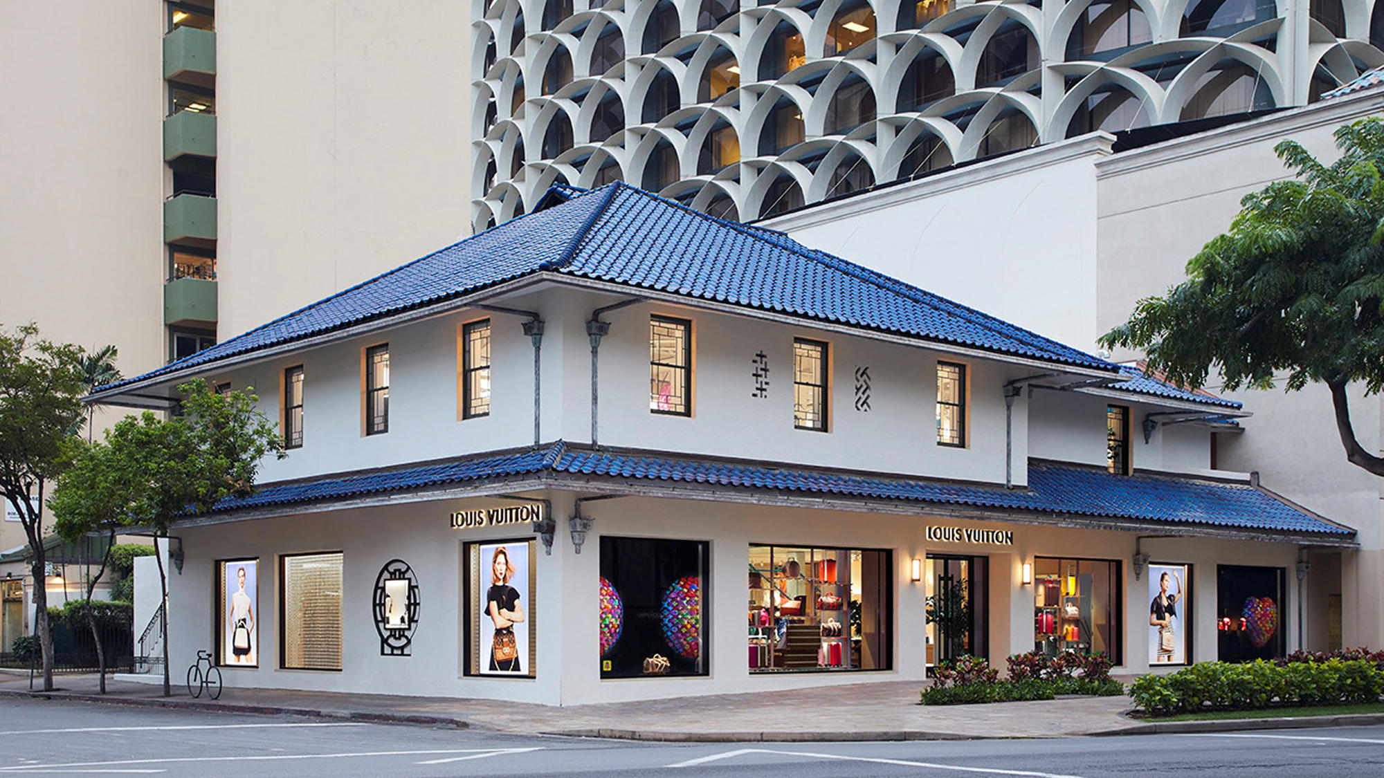 Louis Vuitton Honolulu Gump's Building Photo