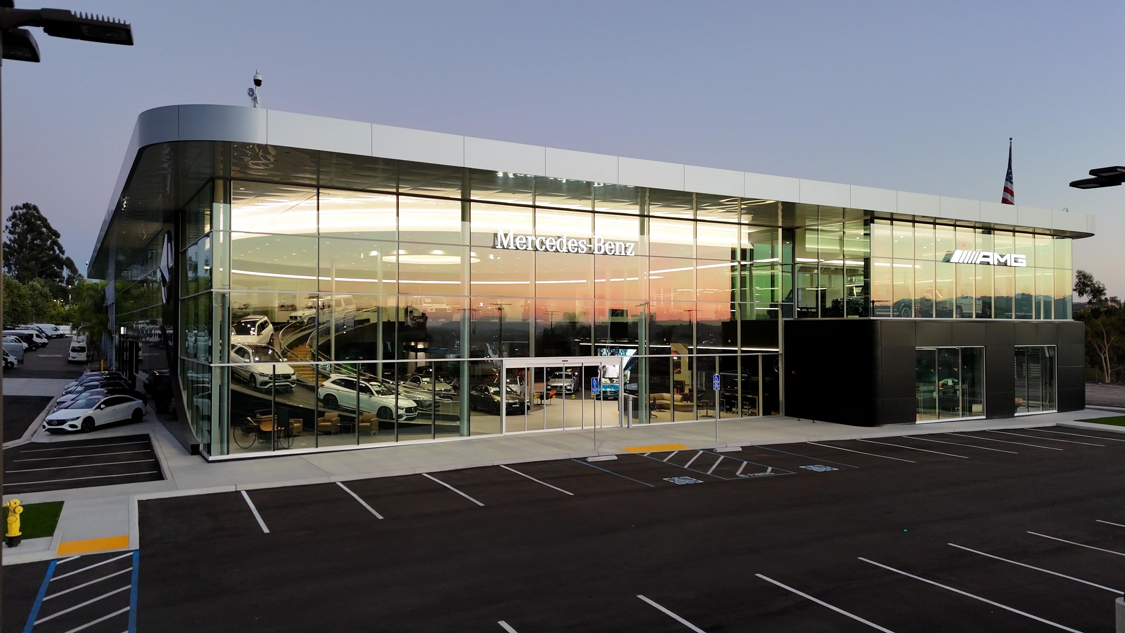 Mercedes-Benz of Escondido | Sales Showroom Image