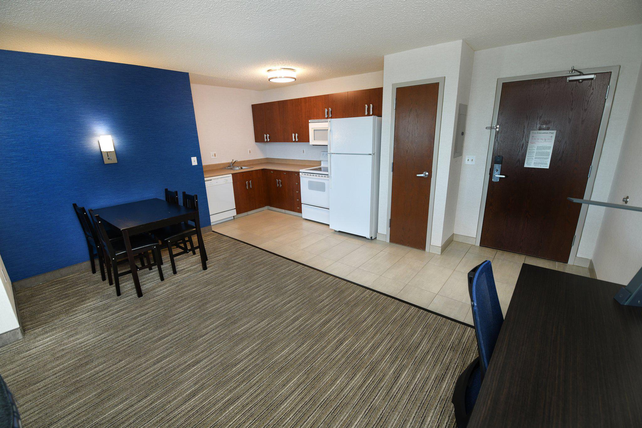 Holiday Inn Express & Suites Grand Forks Photo