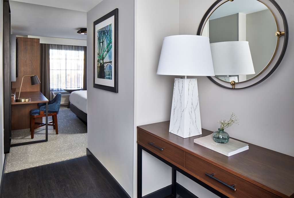 Cumberland House Knoxville, Tapestry Collection by Hilton Image