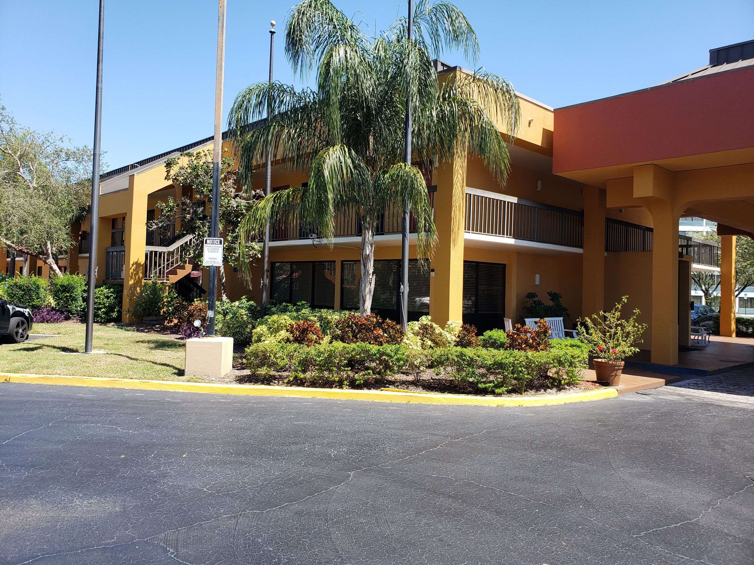 Quality Inn & Suites St. Petersburg - Clearwater Airport Photo