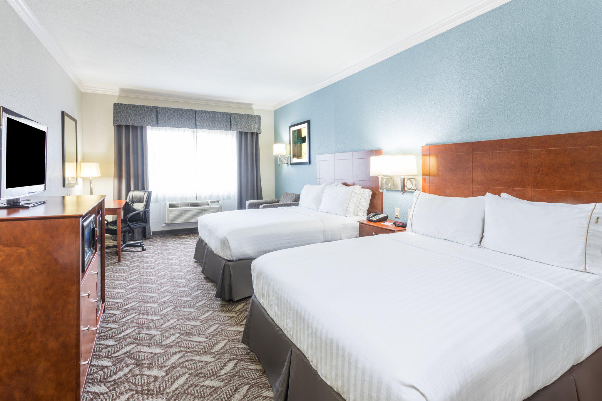 Holiday Inn Express & Suites Lake Charles Photo